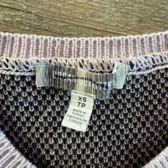 Urban Outfitters Santorini Buttoned Sweater Vest - Picture 3 of 6